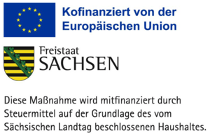 EU-Logo: Europaflagge mit dem Hinweis: Die Maßnahme ist kofinanziert von der Europäischen Union. Sachsenwappen mit dem Hinweis: Die Maßnahmen wird mitfinanziert durch Steuermittel auf der Grundlage des vom Sächsischen Landtag beschlossenen Haushaltes.