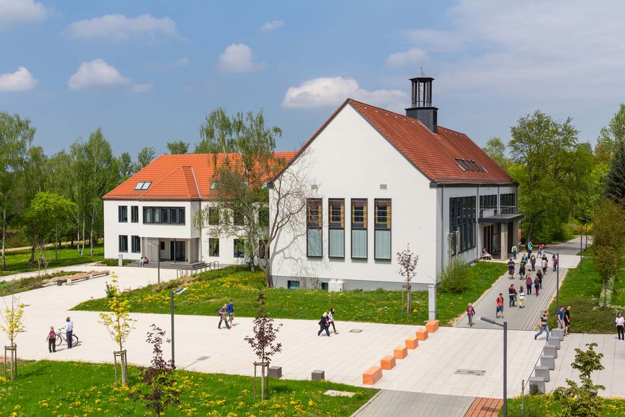 Foto: Lehrgebäude auf dem Campus Scheffelberg.