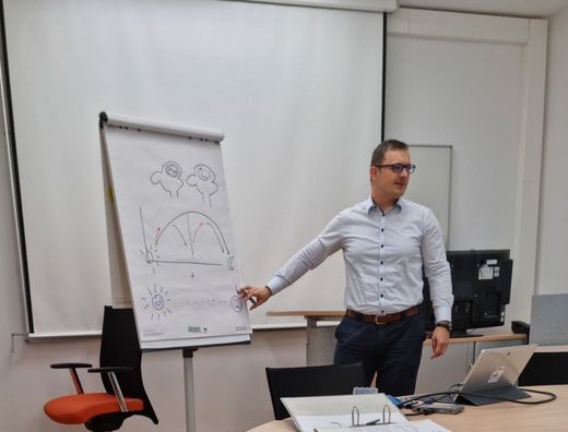 Projektleiter Dr. Lajos Szabó vom Verein TITK e.V., erklärt die Vision des Projektes