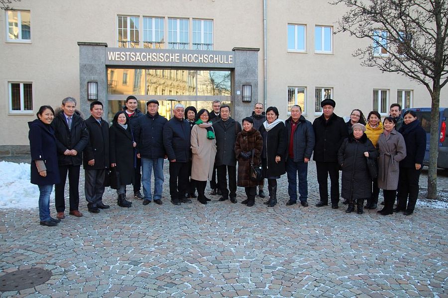 Gruppenfoto: Teilnehmer des KyrMedu Workshops an der Hochschule.