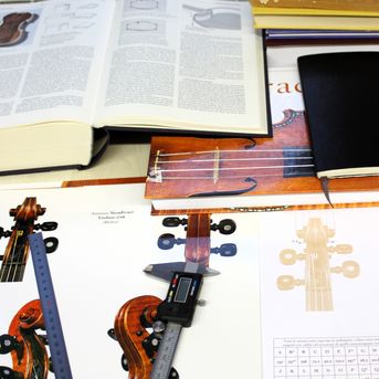 Foto: Bücher über Musikinstrumente