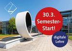 Flyerbild: Schriftzüge Semesterstart und digitale Lehre mit Betonlooping auf dem Campus Scheffelberg.