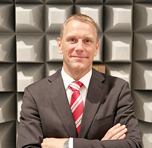 Foto: Prof. Dr. Matthias Richter. Leiter des Zentrums für Kraftfahrzeugtechnik.