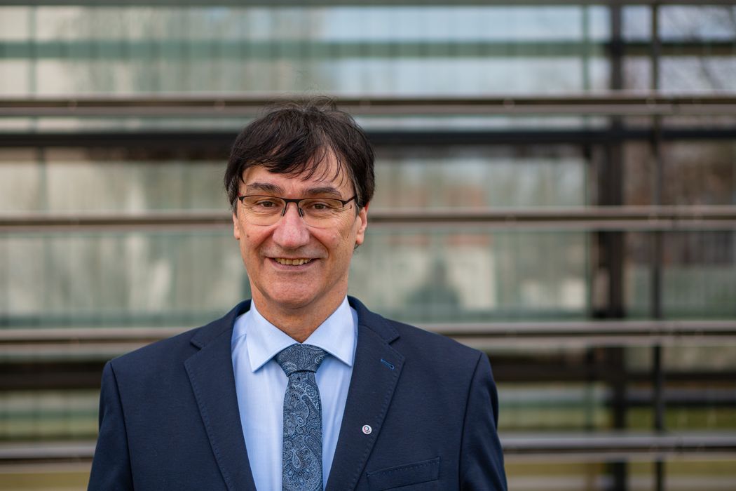 Porträtfoto: Prof. Dr. Stephan Kassel
