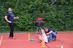 Foto: Erwachsene und Kinder beim Sport machen