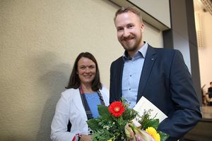 Foto: Links Frau Prof. Müklich, rechts Toni Schulze