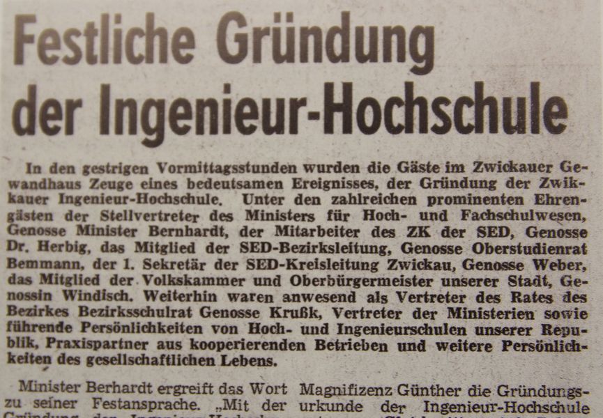 Foto: Zeitungsausschnitt. Titel: Festliche Gründung der Ingenieur-Hochschule.