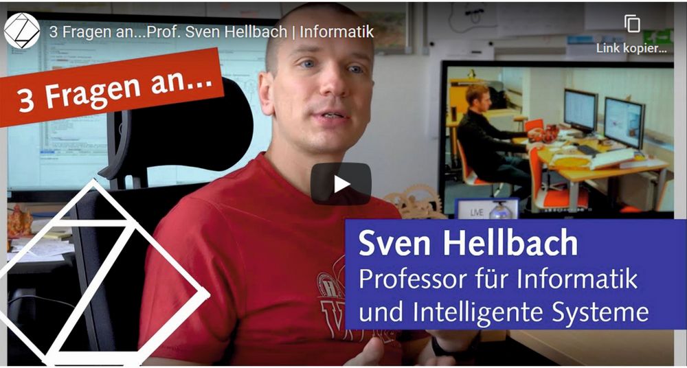 Bild: Auf dem Teilscreenshot einer Videovorschau sitzt Prof. Sven Hellbach an seinem Schreibtisch. Über das Bild gelegt sind zwei Balken mit den Beschriftungen "3 Fragen an..." sowie "Sven Hellbach Professor für Informatik und Intelligente Systeme". 