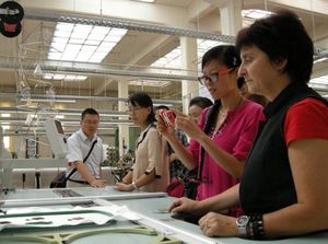 Besuch aus dem chinesischen Chengdu Textil College am Institut für Textil- und Ledertechnik / Foto 2