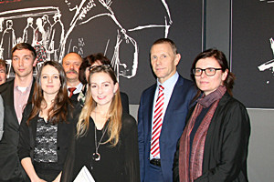 Gruppenbild: Schneeberger Master-Absoventin Sara Linke (zweite von rechts) erhält BIC-Förderpreis.
