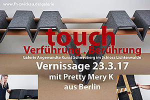 Plakat: touch - Verführung. Berührung - Material im Designexperiment. Ausstellung in der Galerie Angewandte Kunst Schneeberg im Schloss Lichtenwalde.