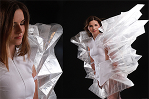 Fotocollage: Ein Model präsentiert ein Kostüm. Smarte Kollaboration in einem Projekt der Studienrichtung Modedesign mit DuPont und Vinn:lab.