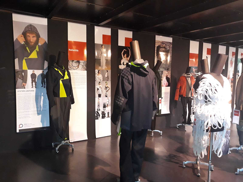 Foto: Industriemuseum Chemnitz, ausgestellte Kleidungsstücke, Foto von Pauline Schmidt