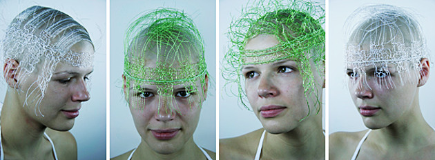 Fotoreihe: Ein Model präsentiert aus Stoff verschiedenen Kopfschmuck. Katja Silvana Daniel - Kopfschmuck – seriell und unikat.