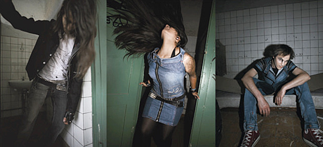 Fotoreihe zum Thema von Luise Barsch - Rock'N'Denim – Recycled Fashion. Models präsentieren das Modedesign.