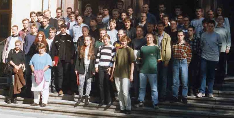 Gruppenfoto: Studenten des Jahrgangs 1997.