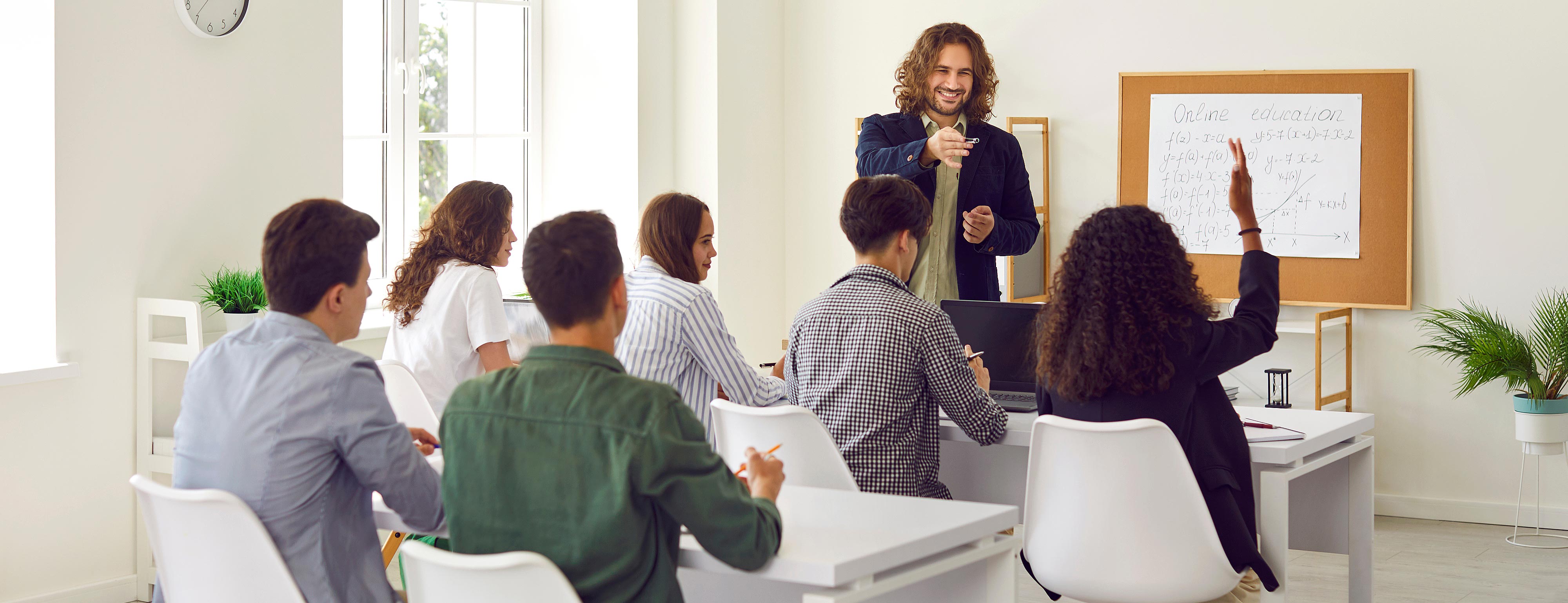 Symbolbild für die WHZ@School (Quelle: AdobeStock 653394119 Studio Romantic)