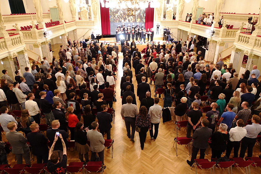 Einmarsch des Sanats der WHZ in den Ballsaal.