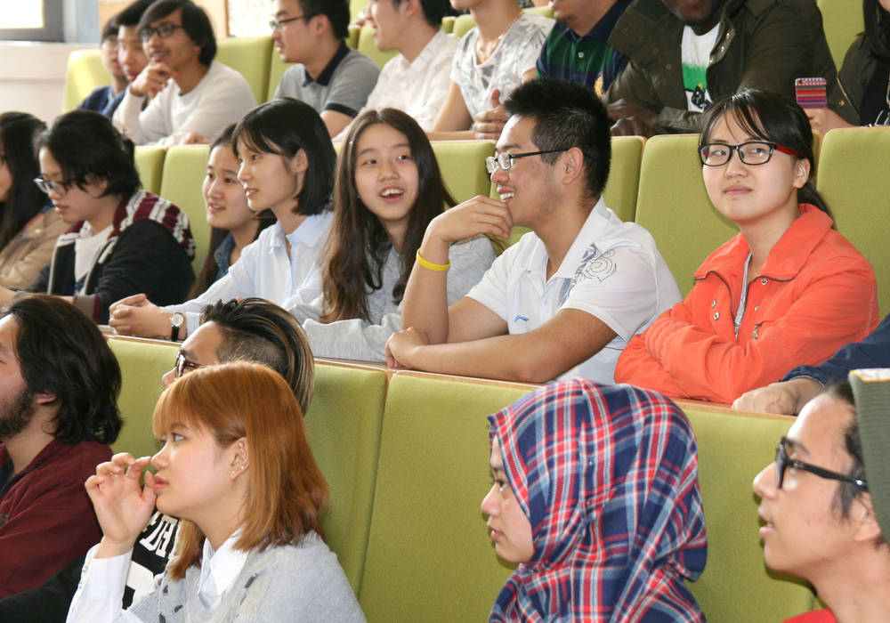 Chinesische Elite Schüler bereiten sich an der WHZ auf ihr Studium vor.