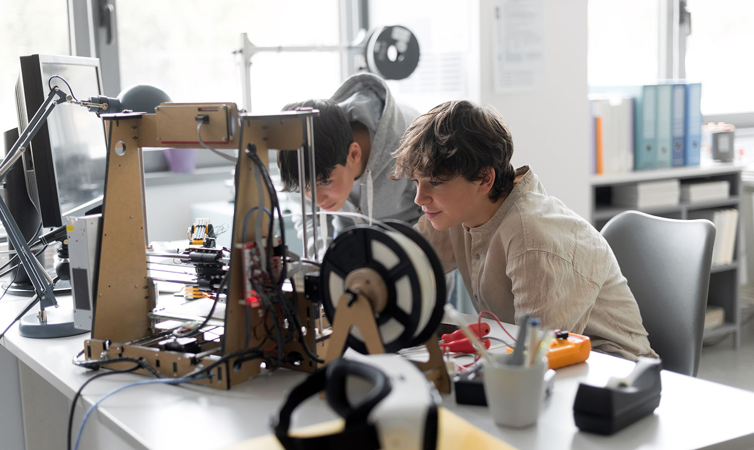 Labor- und Werkstattbesuche (Quelle: AdobeStock/StockPhotoPro)